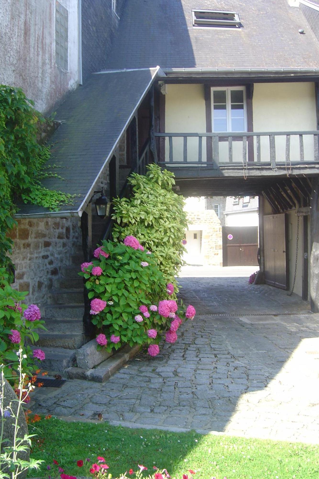 ‪‪Hotel de la Croix d'Or‬‬  آفروشْ المظهر الخارجي الصورة