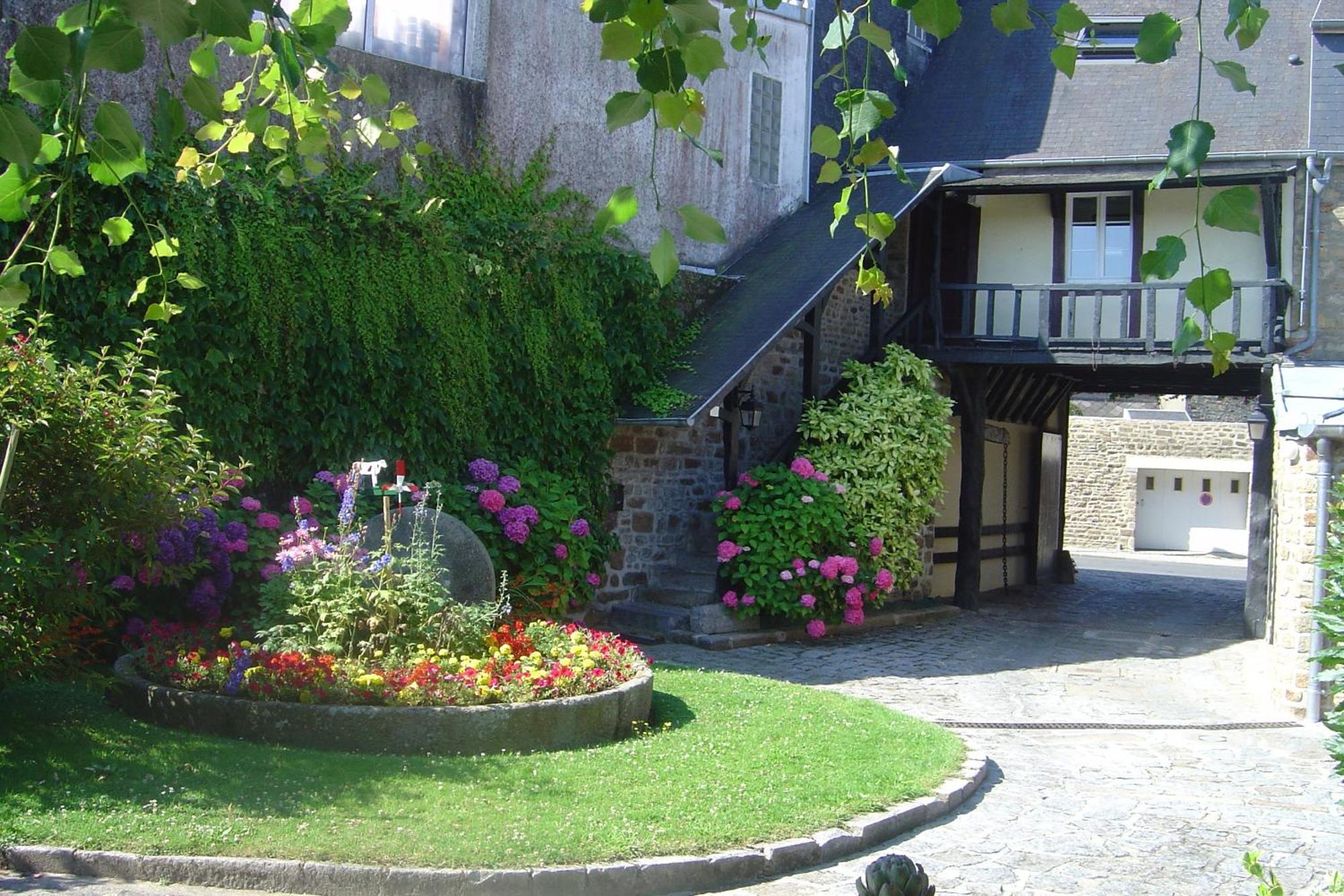 ‪‪Hotel de la Croix d'Or‬‬  آفروشْ المظهر الخارجي الصورة